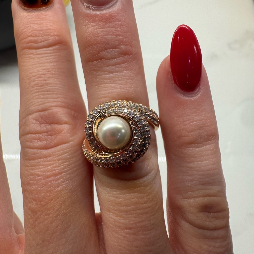 Elegant Rose Gold Pearl Ring